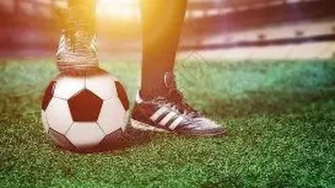 穆里尼奥力图强化后防线，尤文门神什琴斯尼成引援目标