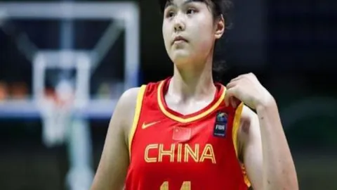 大乐透期号专家推荐：利兹联主场前景与狼队客场形势分析