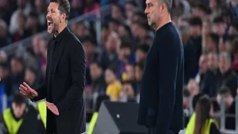 “阿森纳惊险半场领跑热刺，特罗萨德与埃泽破门，热刺再度遭遇进球荒！”